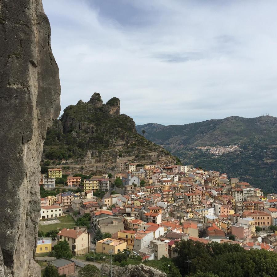 Ulassai Sardinia Climbing House Bed & Breakfast エクステリア 写真